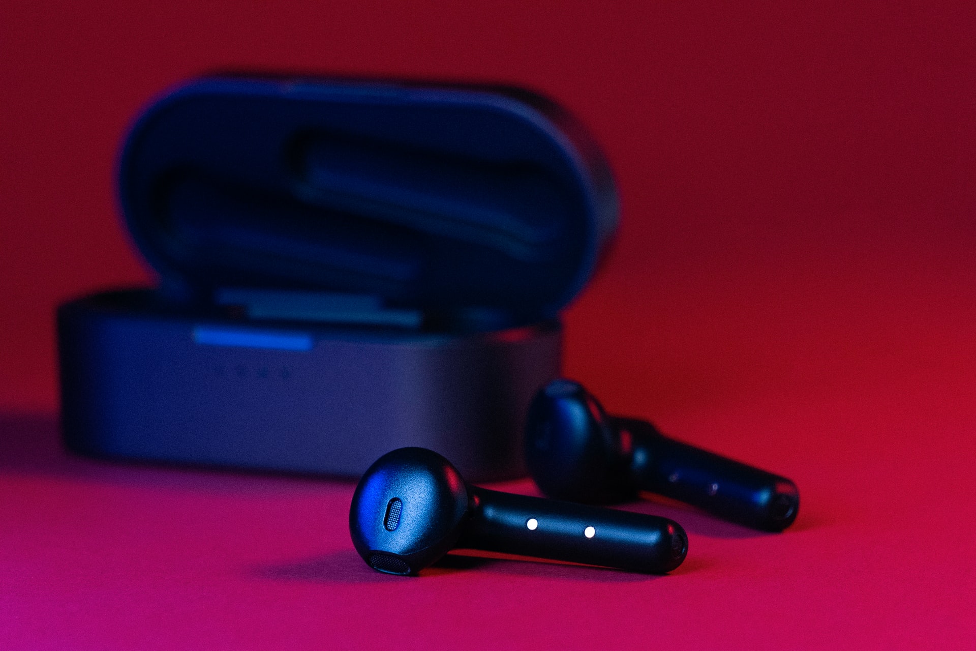 Wireless headphones earbuds